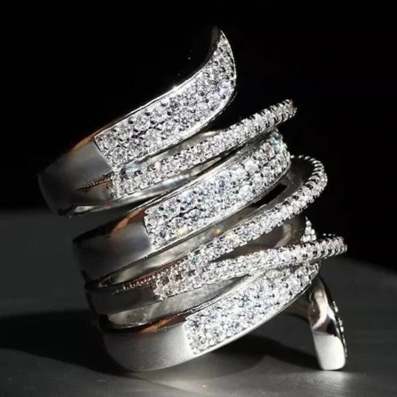 NEW 925 STERLING SILVER DIAMOND RING, BEAUTIFUL RING, SHINY RING. - Picture 5 of 5